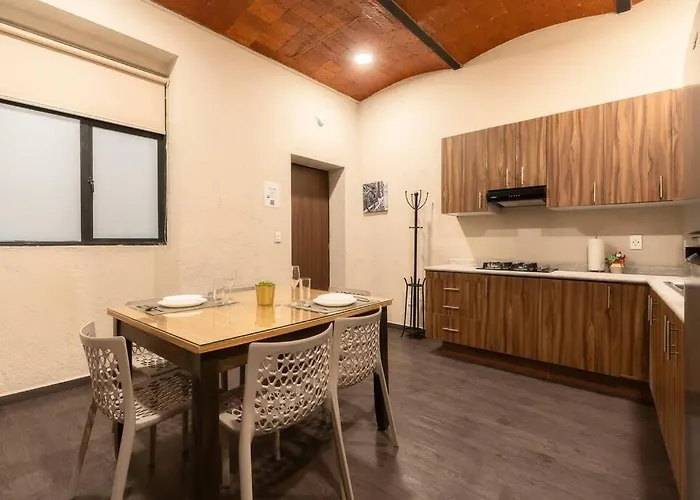 205 Zocalo Cathedral 2bdrmb 2bath Fits 10 Ac